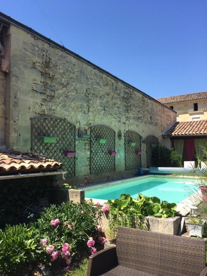 La Maison Du Bourg B&B Пюиссеген Экстерьер фото