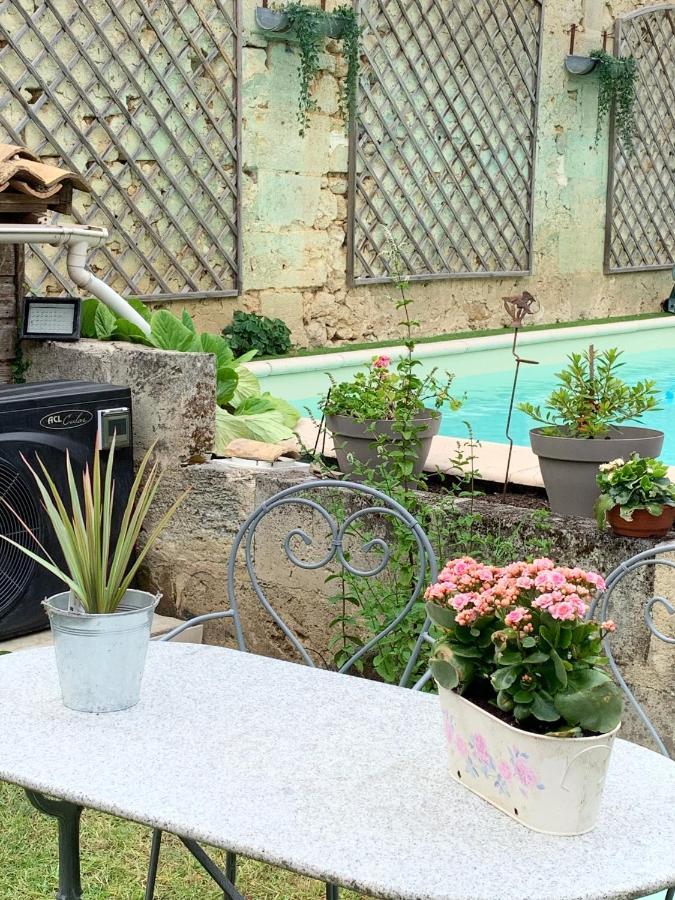 La Maison Du Bourg B&B Пюиссеген Экстерьер фото