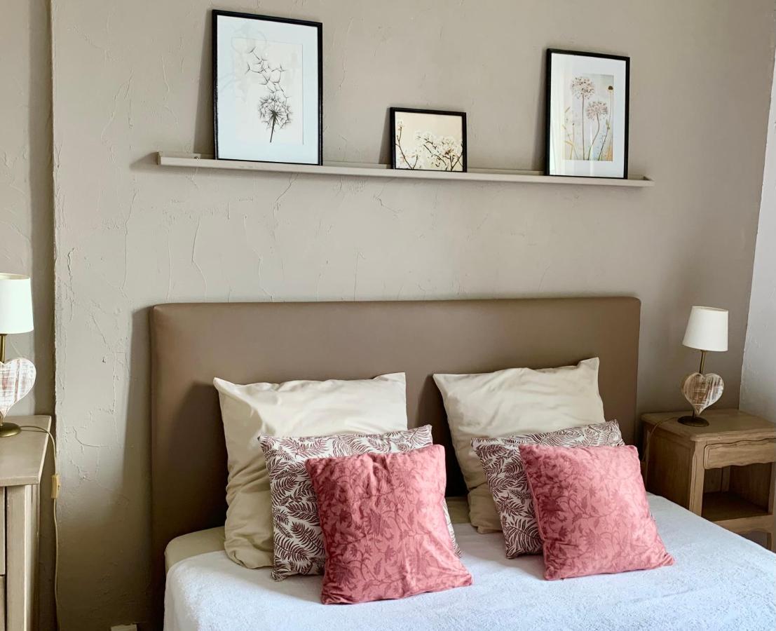 La Maison Du Bourg B&B Пюиссеген Экстерьер фото